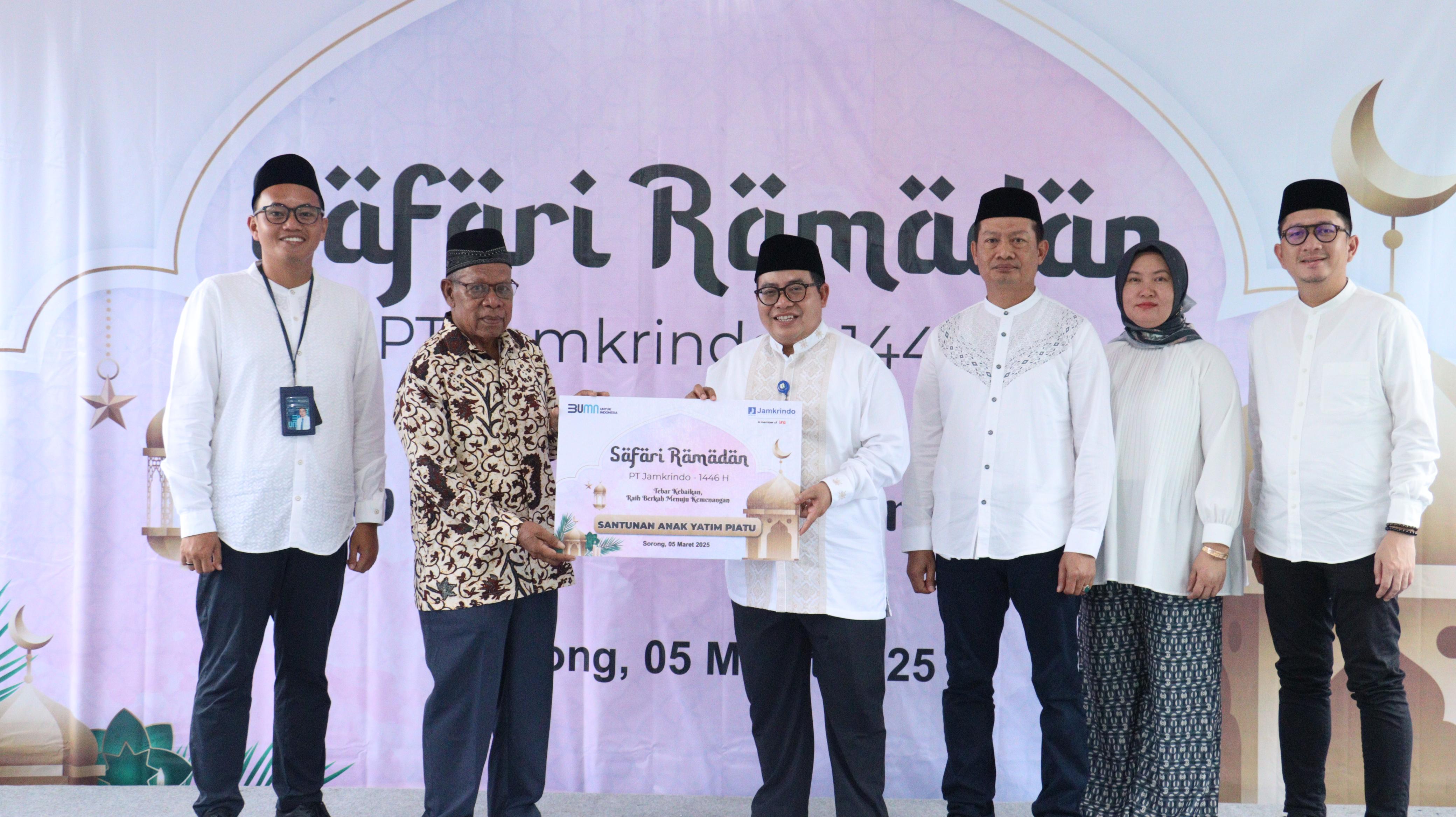 Berbagi Berkah di Bulan Ramadan, Jamkrindo Salurkan Bantuan Sosial di Sorong